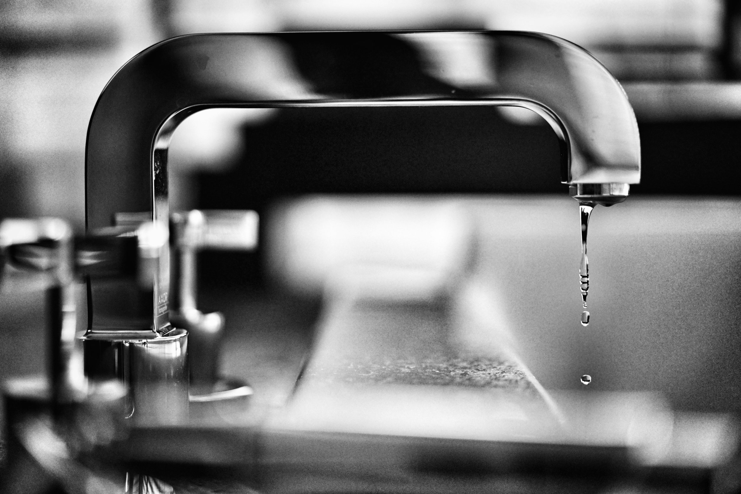 What Are the Essential Steps for Managing an Emergency Water Leak?