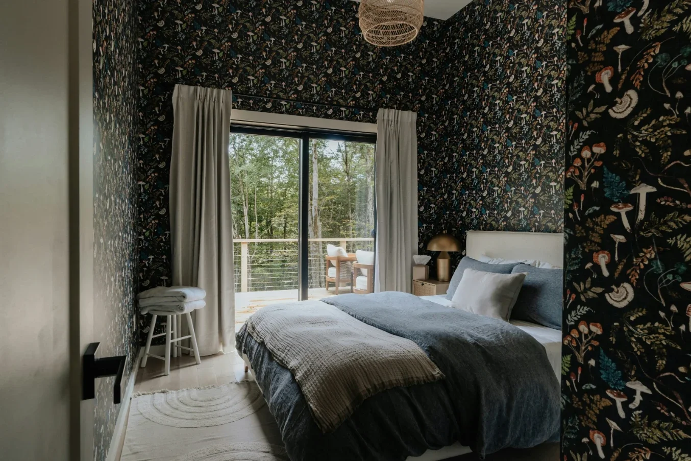 The Power of Murals Wallpaper in Modern Interiors