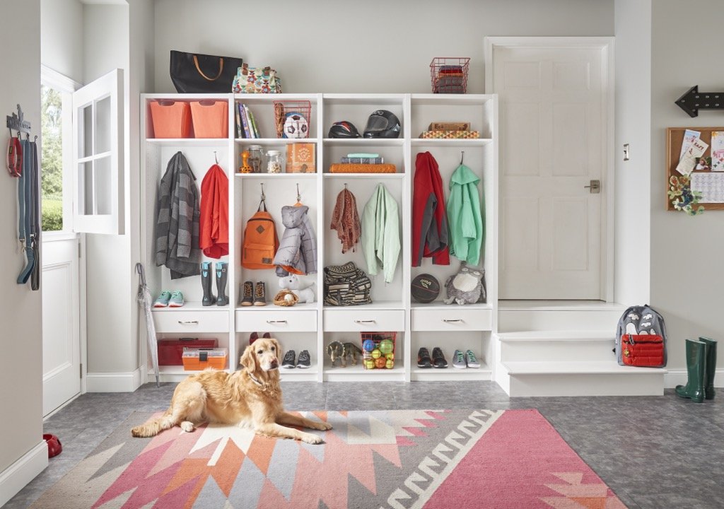 Entryway_SpaceCreations_White_StraightOn_Propped_Talent-T2.jpg