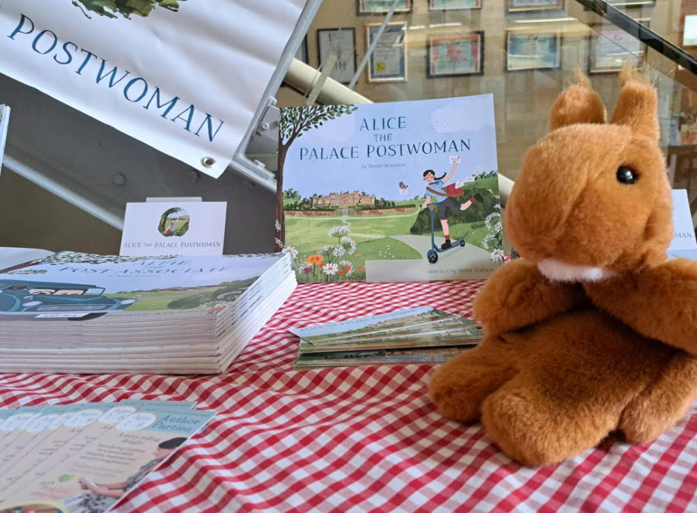 Alice the Palace Postwoman Visits Kennington Library!