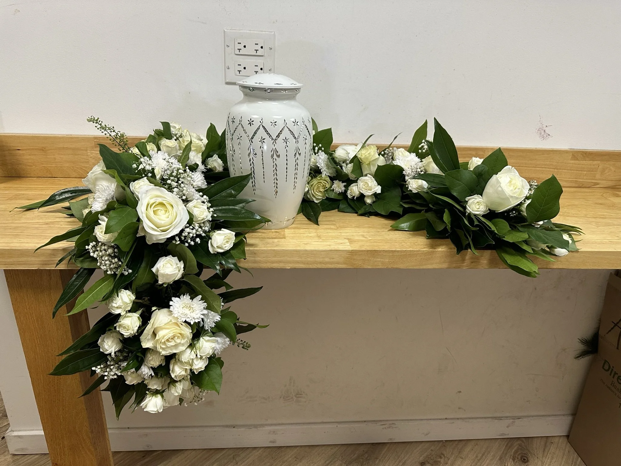 Elegant Light Urn Garland
