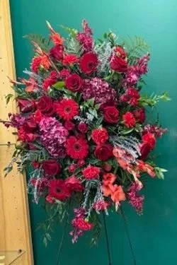 Loving Scarlett Standing Spray