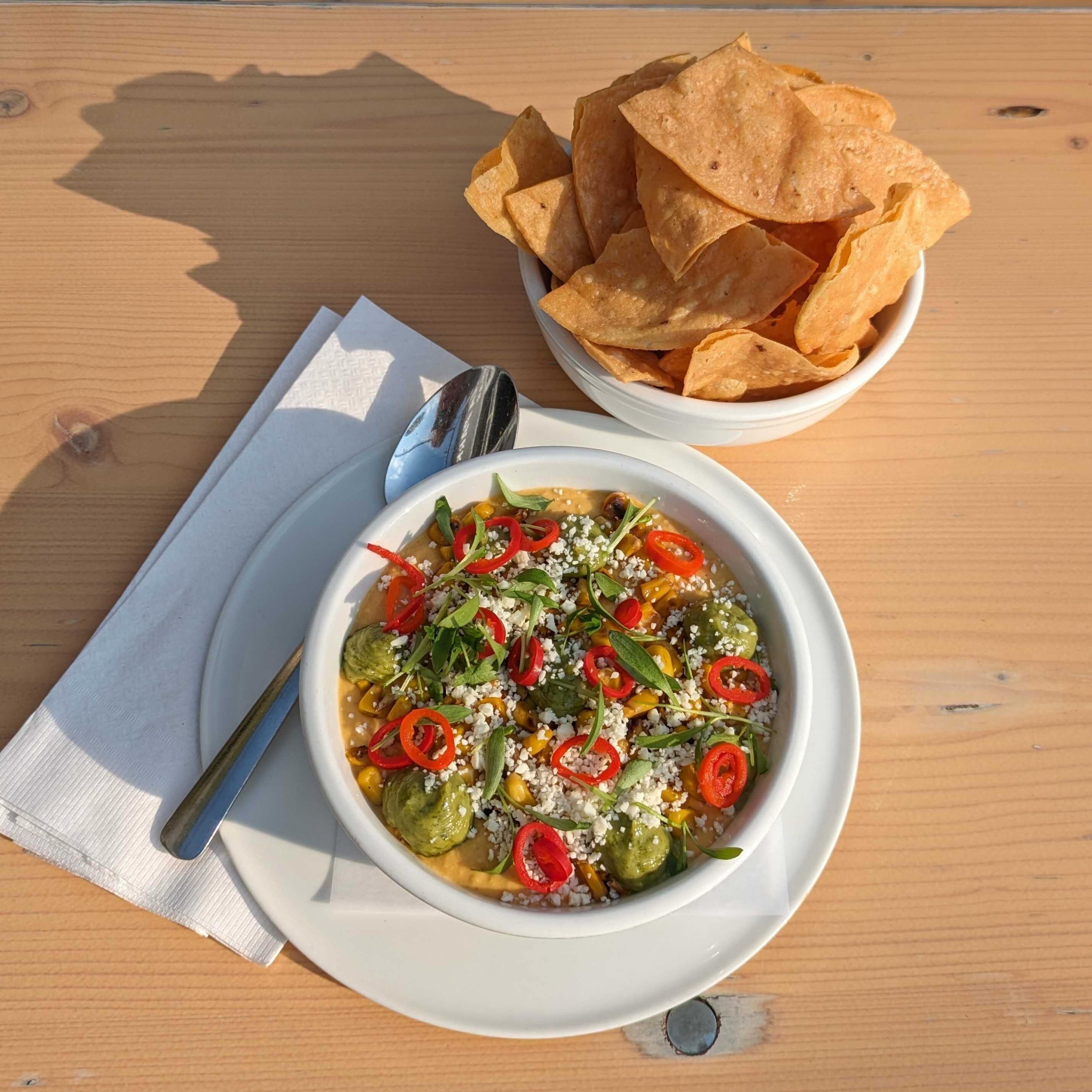A warm weather fav is back on the menu 💥

E L O T E  H U M M U S 

chickpea &amp; corn hummus, cotija cheese, avocado, pickled chili, cilantro, charred corn, chili lime oil
served with tortilla chips 

The perfect patio snack! Very shareable, althou