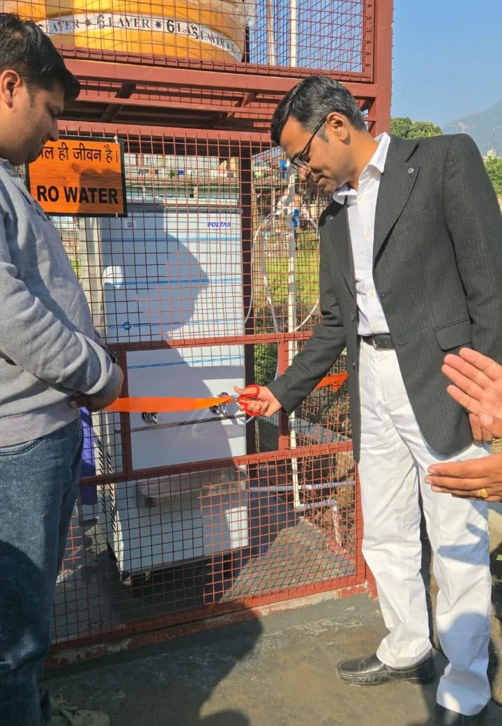 Cutting the Ribbon_WP35.jpg