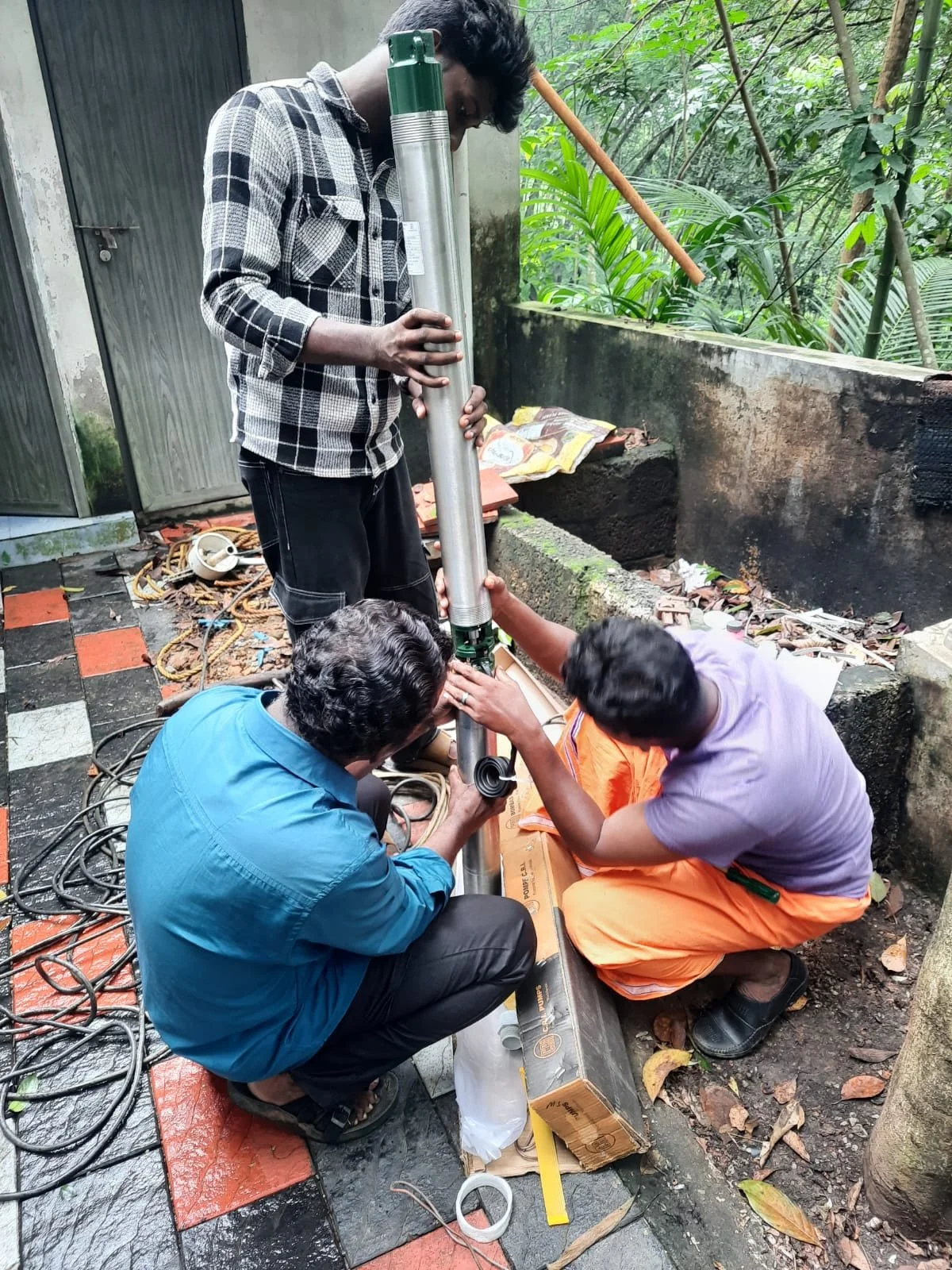 Assembling a pump for a borewell