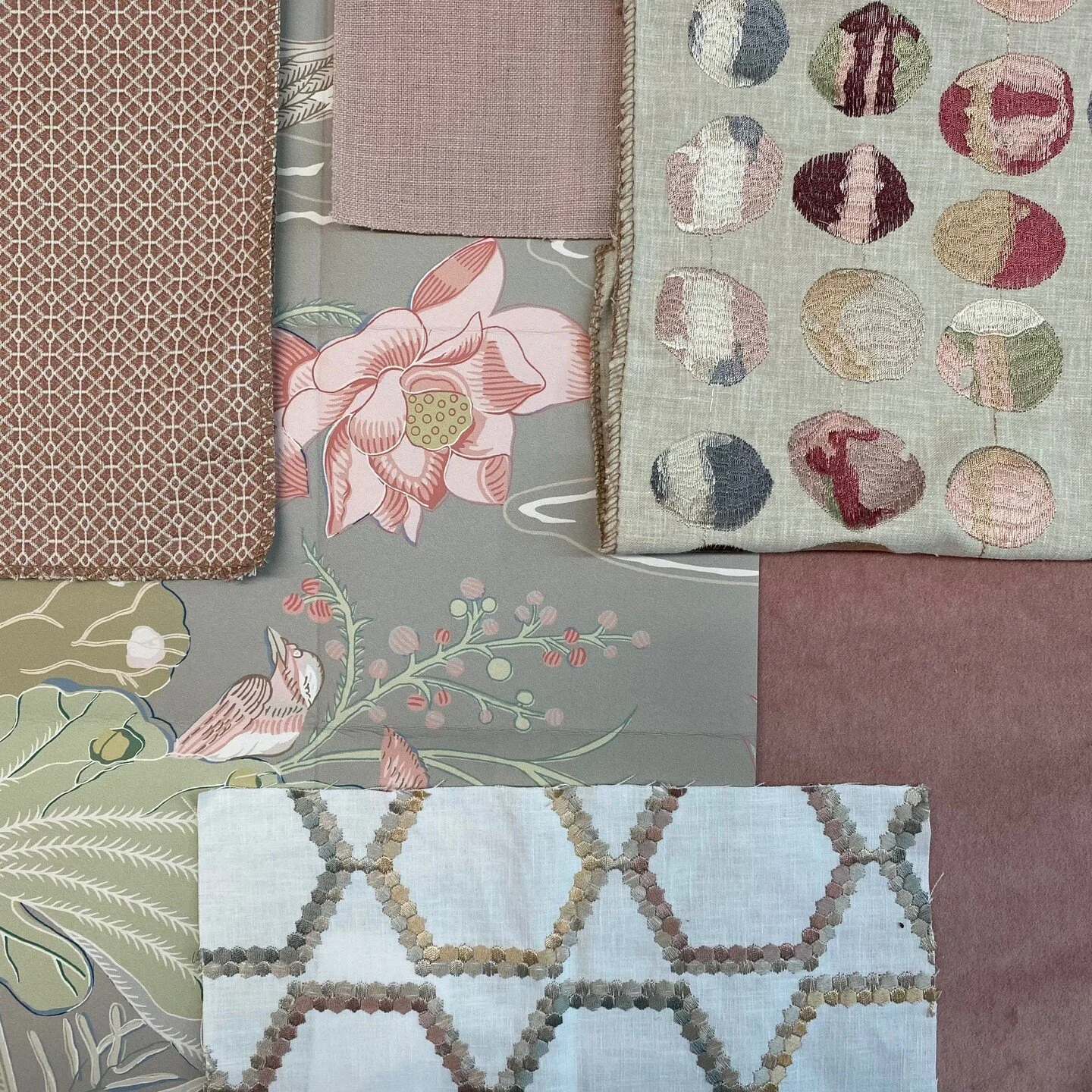 Birds &amp; Blush
#interiordesign #interiordesigner #interiorinspiration #fabrics #designideas #design #dots #polkadots #polkadotfabric #geometricprint #geometricfabric #pink #blushandbashful #blushfabrics #pinkfabrics #floralwallpaper #atouchofmint 