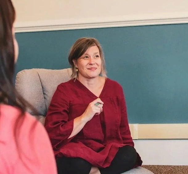 Shannon Waliser in a therapy session
