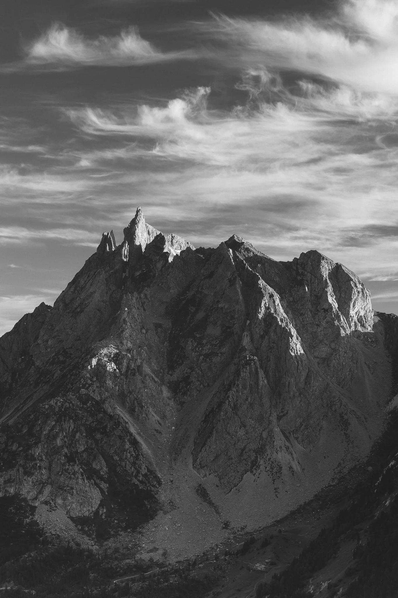 noir & blanc n°42 | Les dents de la Portetta, mémoire des fonds marins d'antan. | Auvergne-Rhône-Alpes, France, 2020 | 30x45, 15 tirages en Piezography Pro sur un papier Hahnemühle mat Photo Rag 308.