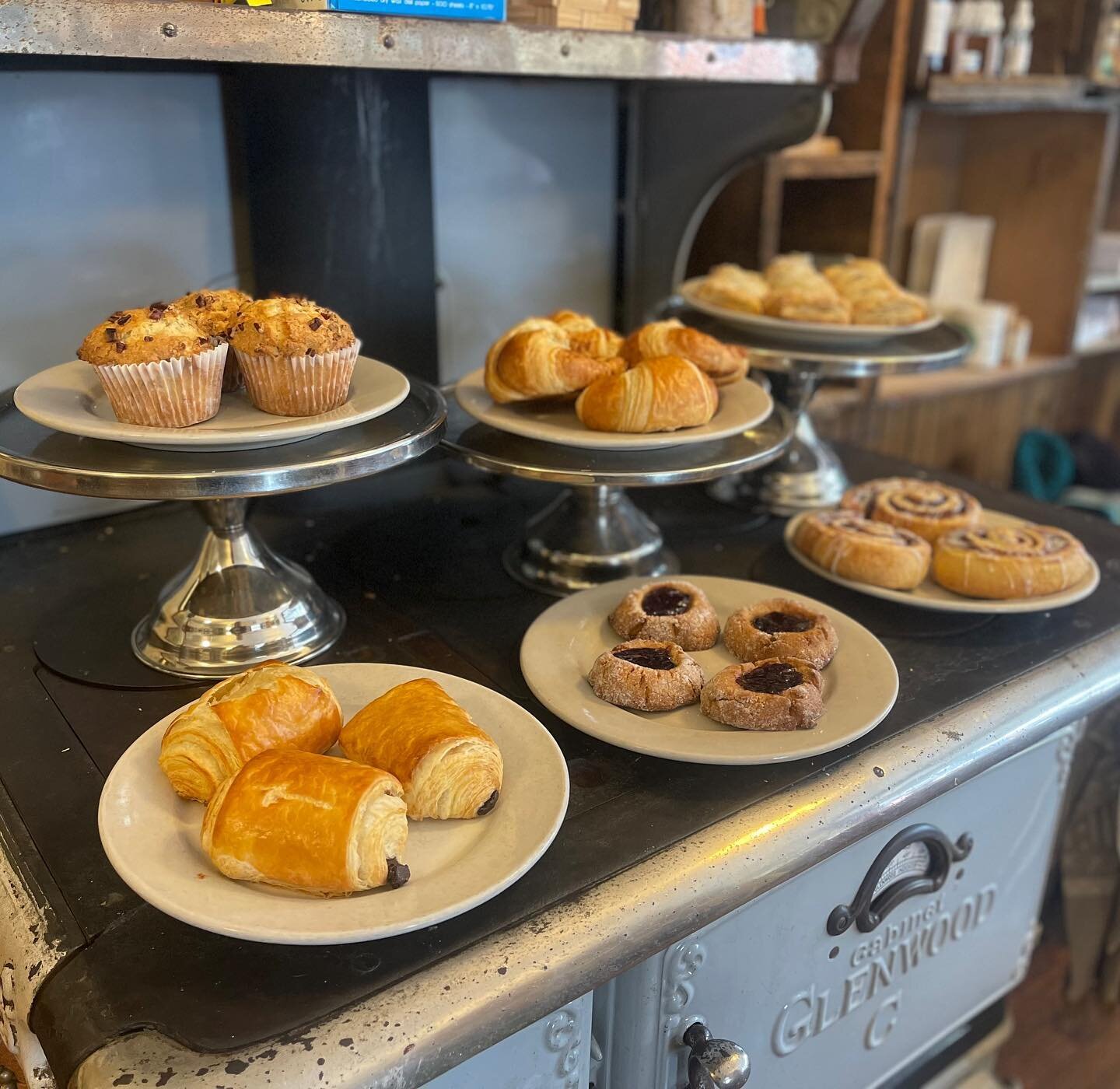 So many tasty treats to swing by and snag today! Ambers homemade muffins and PB&amp;J thumbprints won&rsquo;t last long! Grab them today and enjoy them in the mornings this week! #rochestervt #rochestercafeandcountrystore