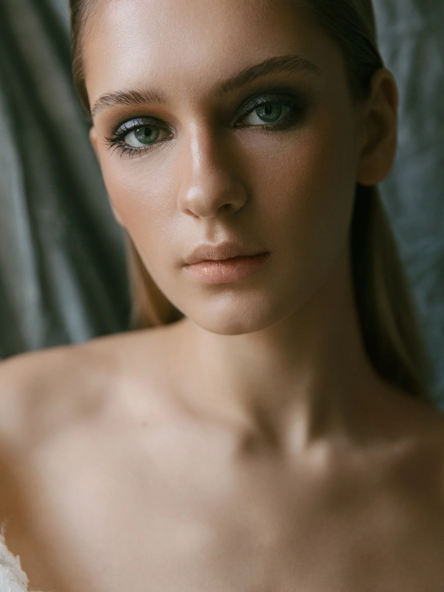 #trunkshow @alenaleenabridal 

@schwanzerandreas
@sofiaseifner 
@finora.brautatelier 
@studio__courage 
@mario.kren 

#mua #makeup #makeupartist #bride #editorialbride