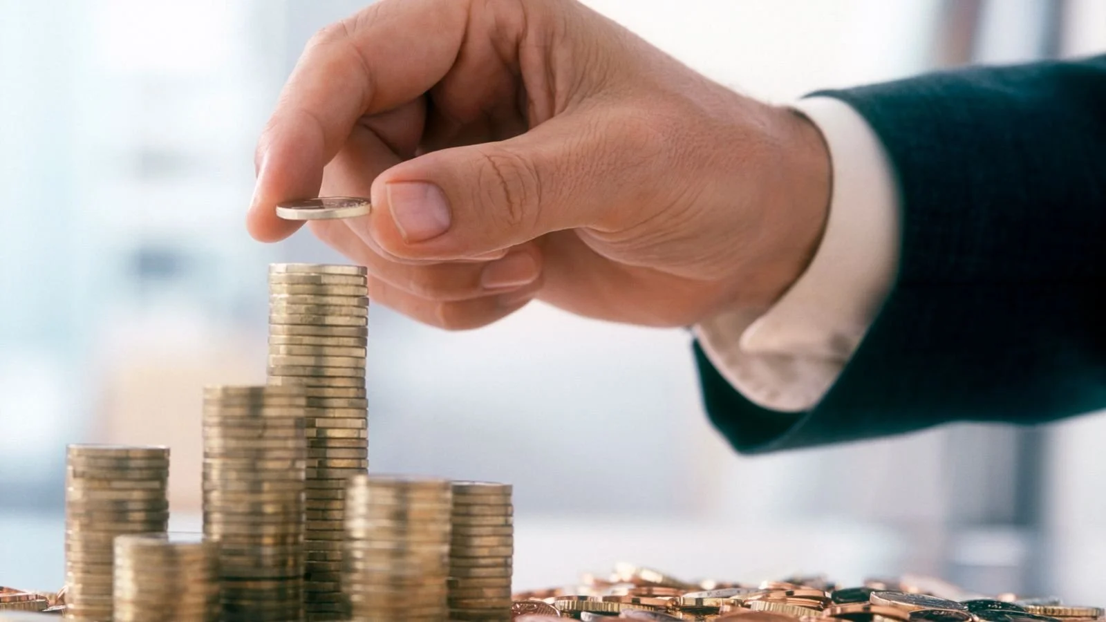 Global Ad Spending on Track to Surpass $1 Trillion Mark, Predicts WARC Report