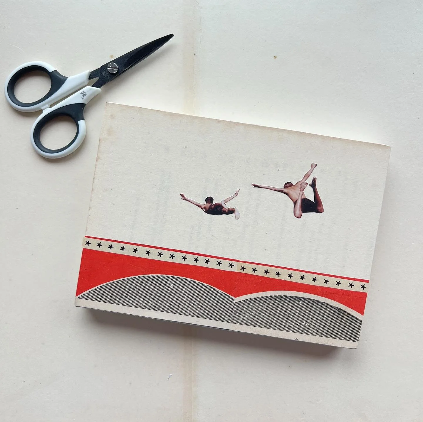 Festival of Smalls.

I am busy making lots of small works to send over to a wonderful gallery who represents me in Canada.

It is the 32nd annual Festival of Smalls @artinteriorsgallery where you can view and purchase affordable new artworks for $250