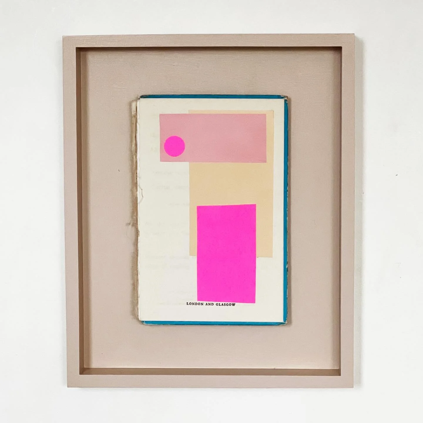 Patchwork.

Bright colours for a grey day. I chose a book cover with a blue trim which frames it nicely.

Available on my website.

#hotpinkart #abstraction #abstractcollage #brightonartist #britishartist