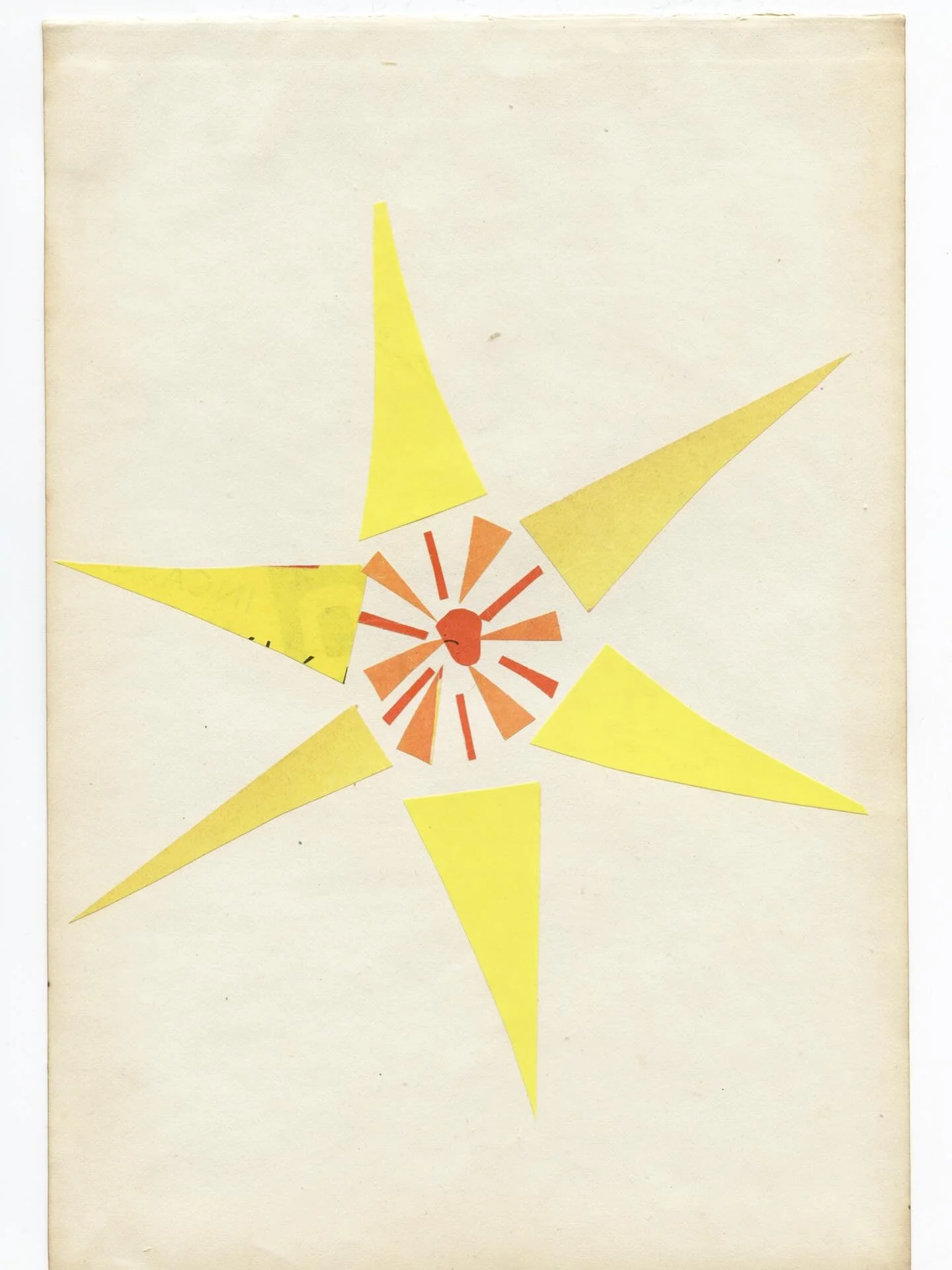 Februllage.
Day 15.

Daffodil.

A sign that spring is on its way. Little yellow stars.

@februllage 
#daffodil #flowerart #star #collageart #minimalsitart