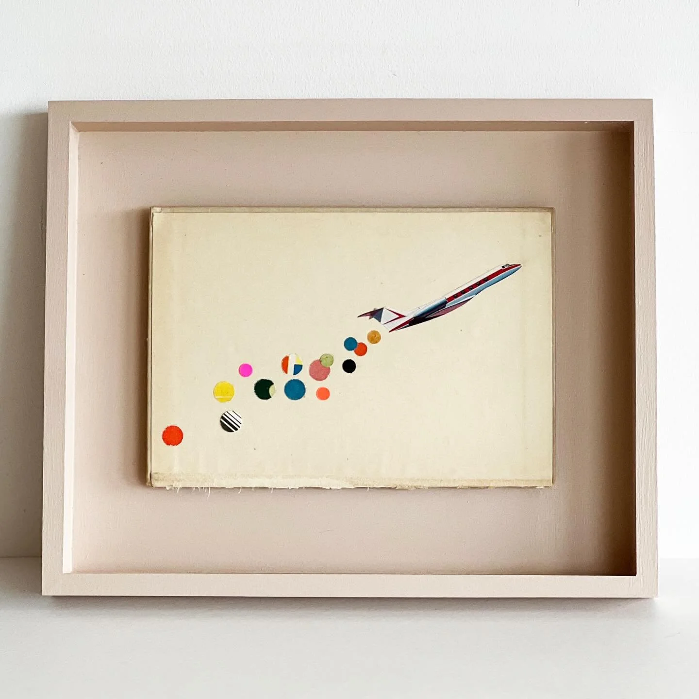 Escape.

Paper on a vintage book cover.
Mounted in an open frame.
Size 22x27cm.
Available.

Ooh. The excitement of flying somewhere you&rsquo;ve never been! 

#jetsetting #aeroplaneart #collageart #travelbug