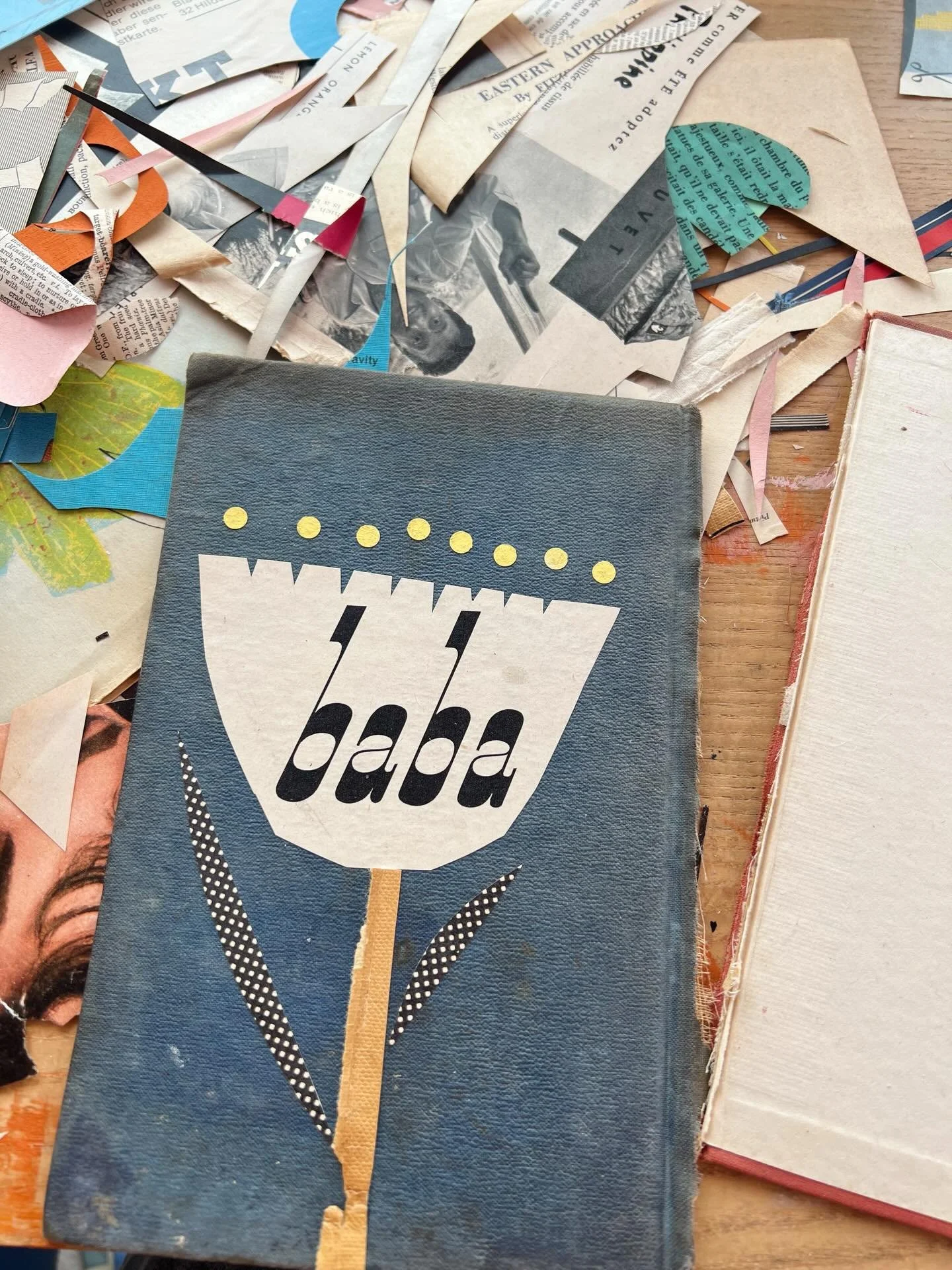 More flowers, going off to new homes soon.

#workinprogress #flowerartwork #sussexartist