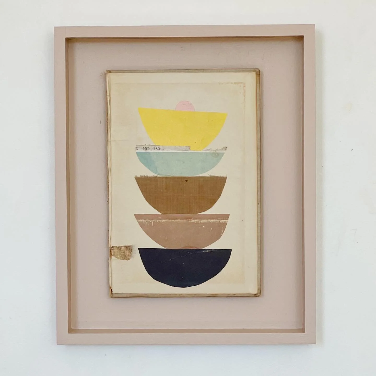 Untitled.

I enjoy putting colours together. A lot of digging around in my drawers of paper to get them just right. I like this combination a lot.

Paper on book cover
Mounted in an open frame
Size 22x27cm

Available on my website.

#midcenturydecor 