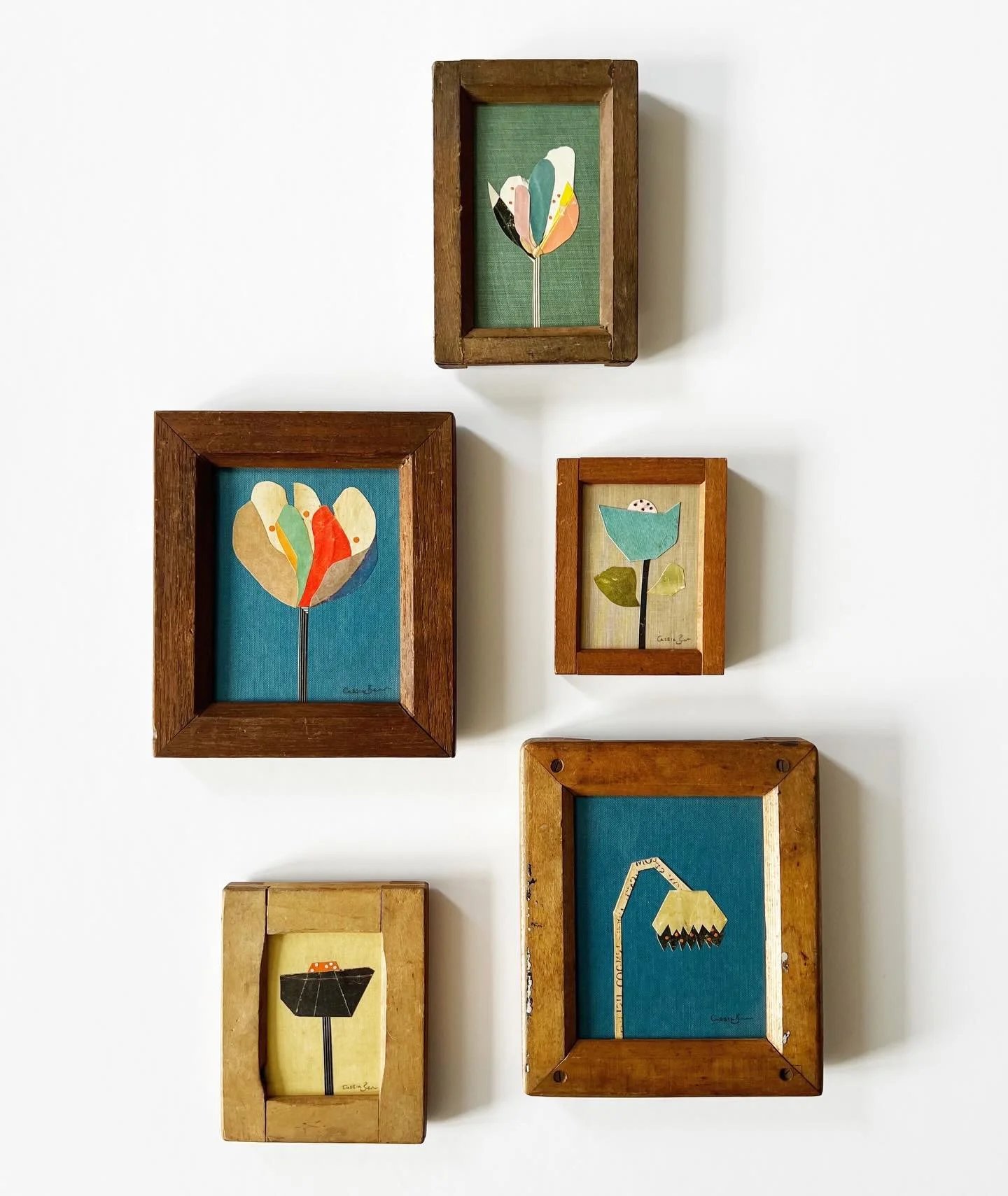 Flowers in antique printing frames.

These charming floral artworks are now live on my website, ready for new homes. 

#flowerdecor #floraldecor #collage #flowerart #floralart