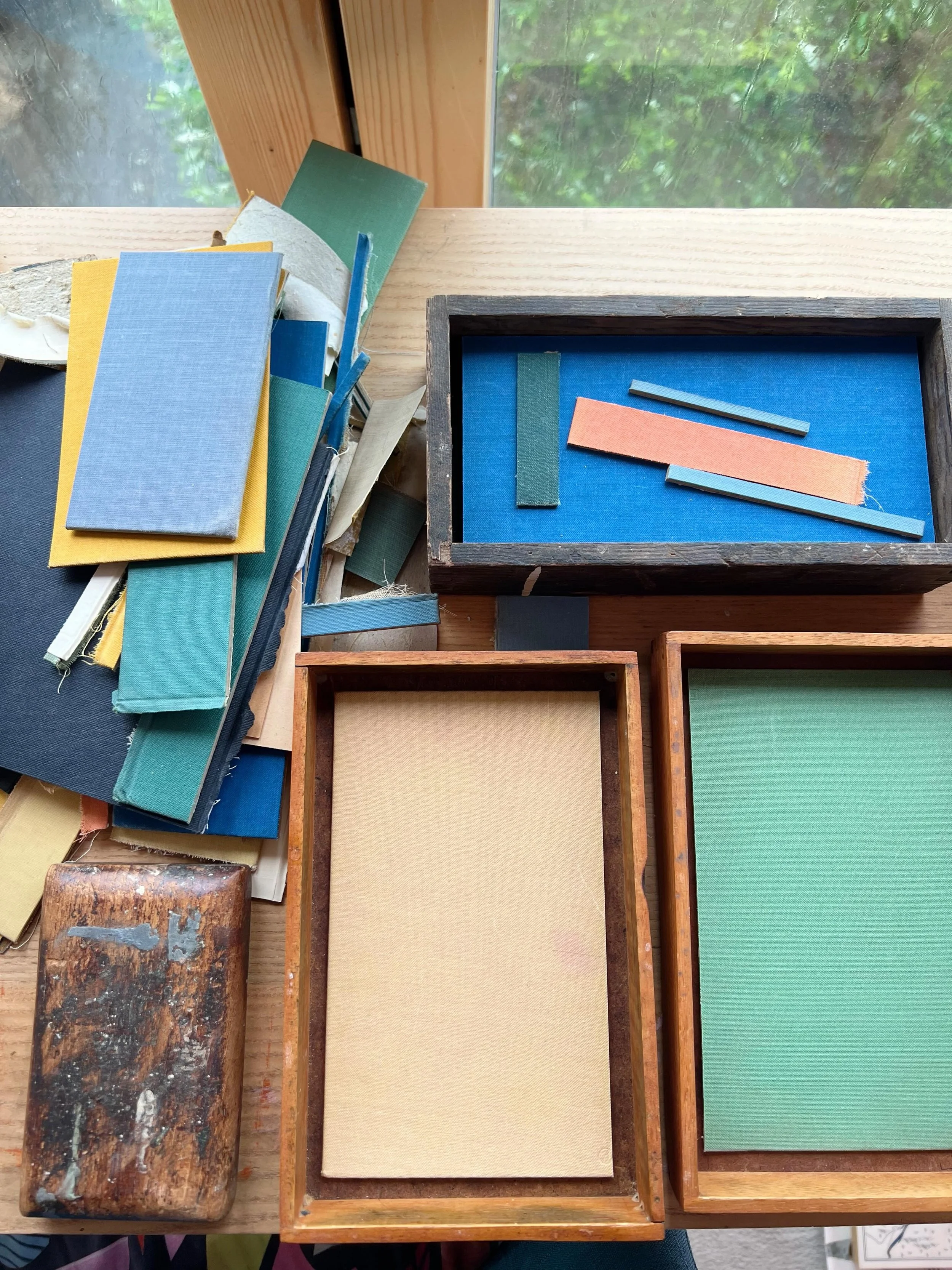 Exciting wooden finds which are now works in progress. 

Not sure how to use the block on the left as a frame so I may need some time with that one. 

Will keep you posted as artworks emerge!

#workinprogress #collage #wip #artseries #brightonartist