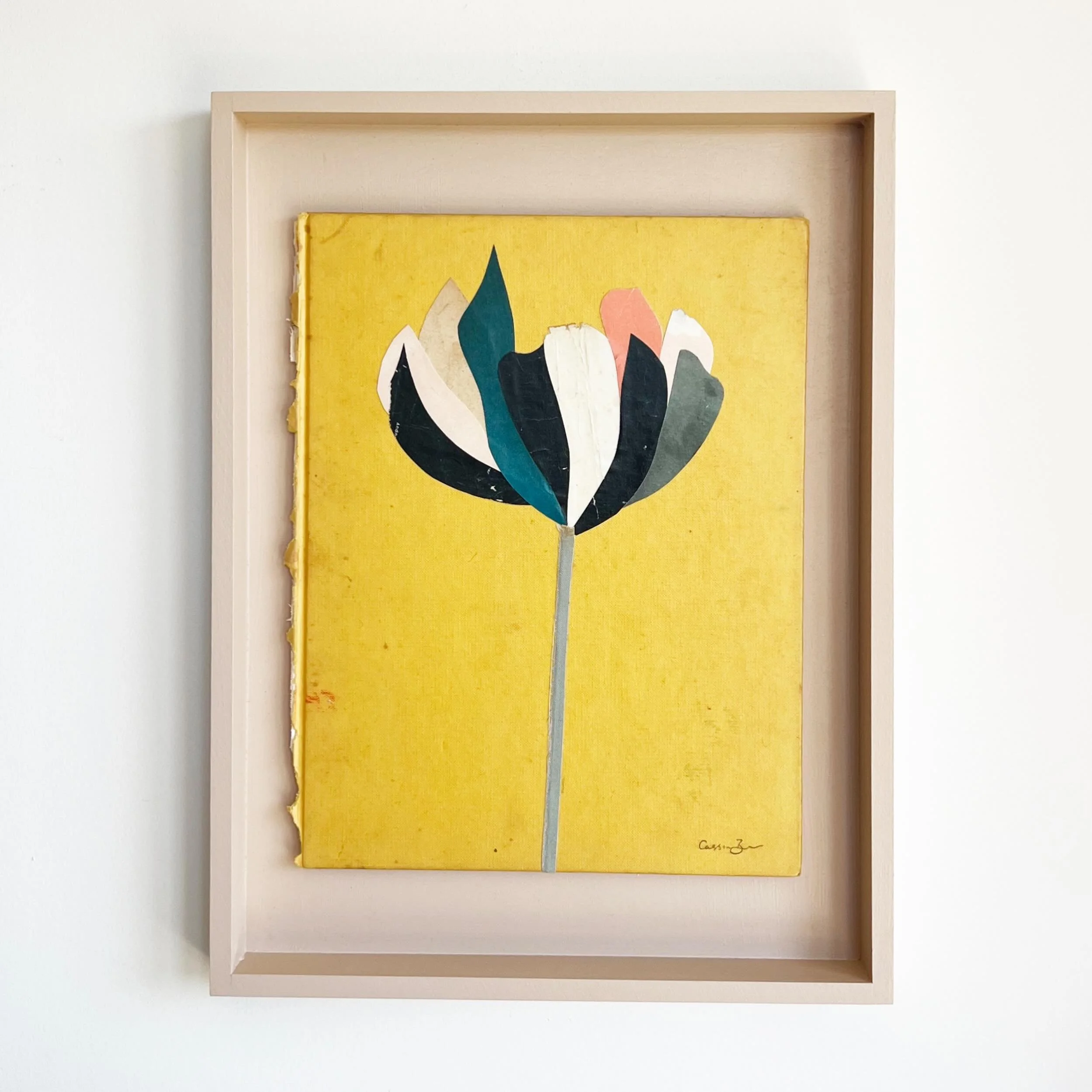 My favourite flowers are the ones with large billowing petals. Slightly messy in the wind and characterful.
Peonies or poppies come to mind.

This happy flower would look fabulous in a quiet bedroom, bright kitchen or living room. Add it to a gallery