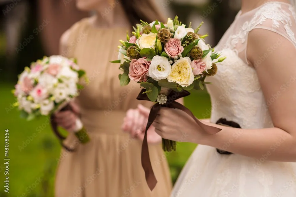 4 bridemaids' bouquets