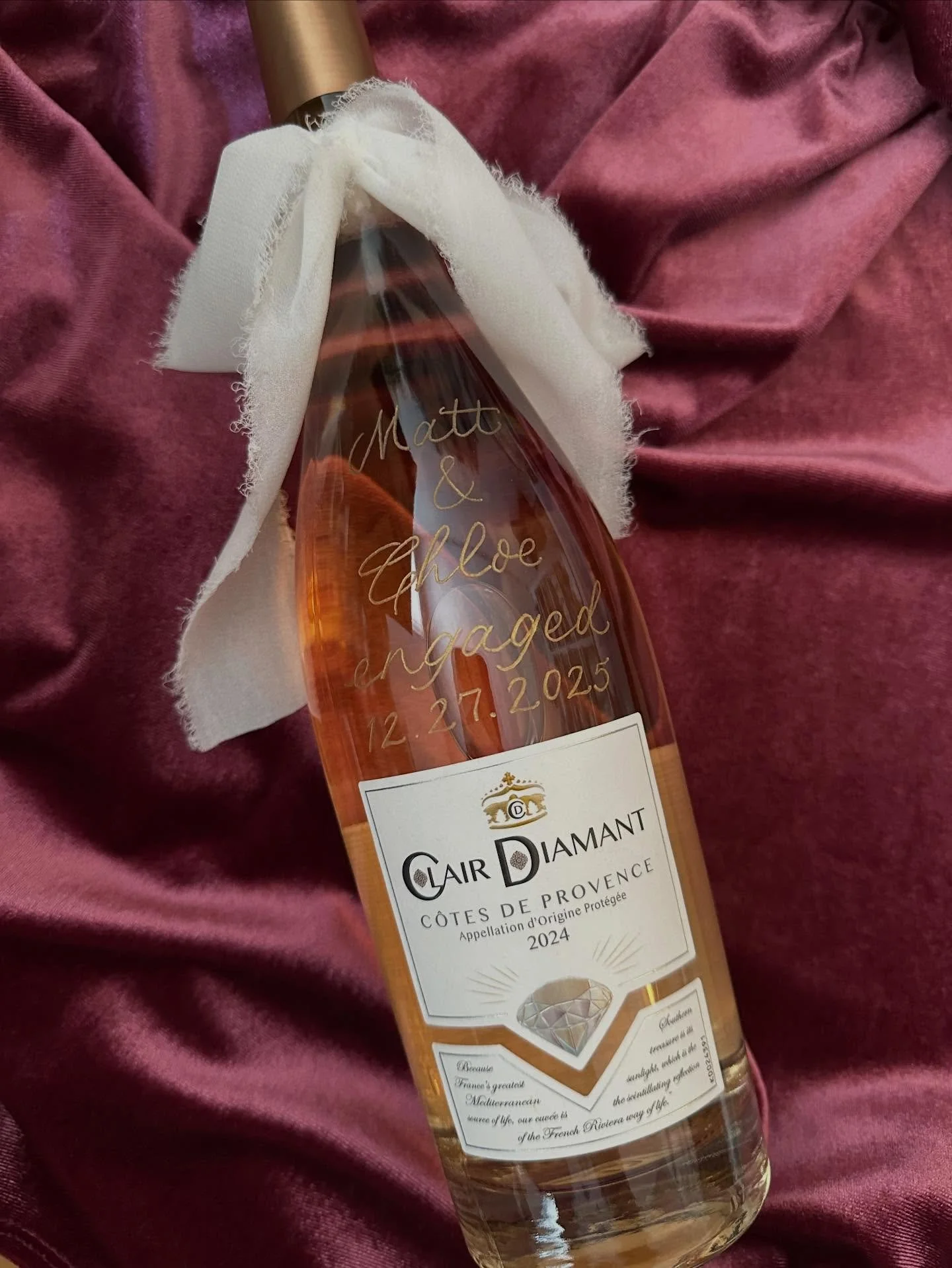 Happy engagement day to this couple!🥂💕🤍Personalized gifts are always a good idea 😉 If you&rsquo;re looking for unforgettable gifts in 2026, look no further. My handwritten engraving {no machines here} will turn any gift into a customized art piec