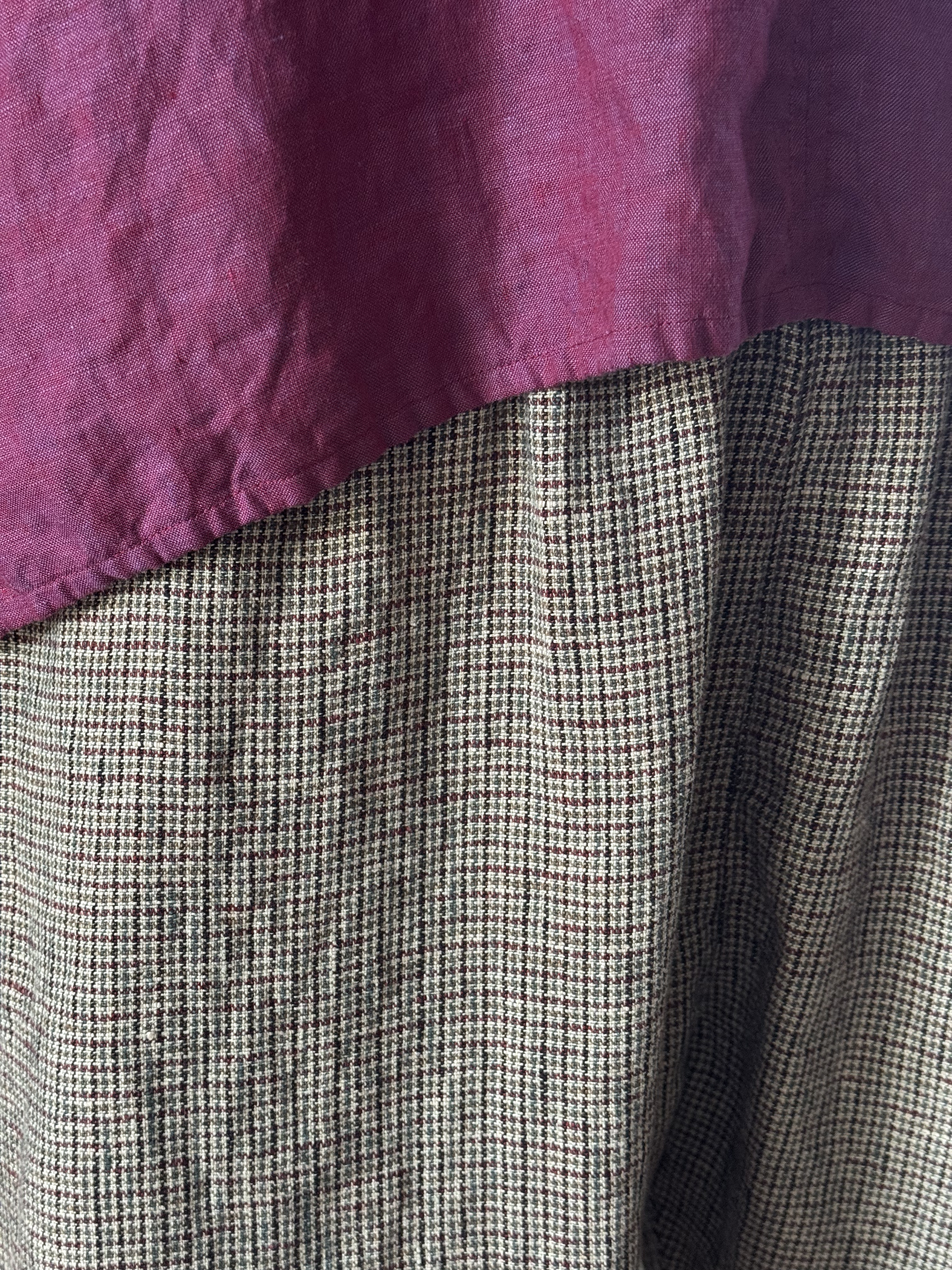 cranberry-houndstooth-detail.png
