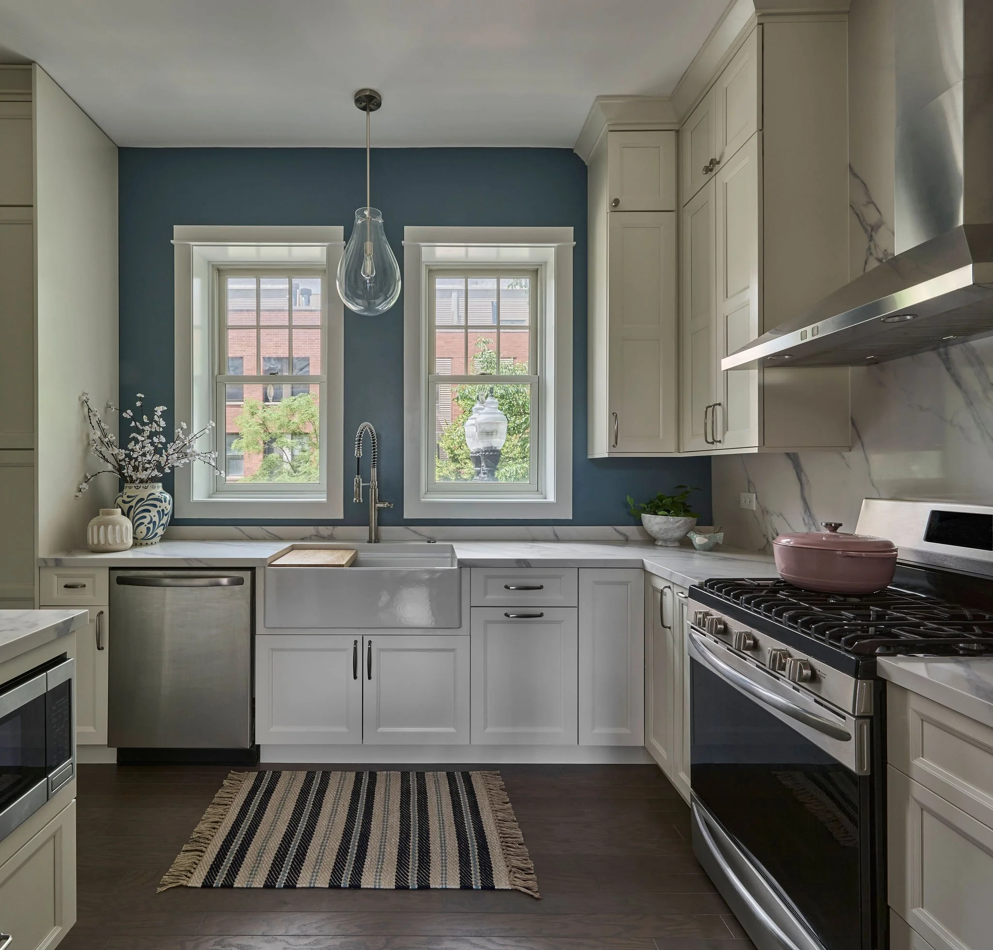 SMOKEY BLUE ON LINCOLN