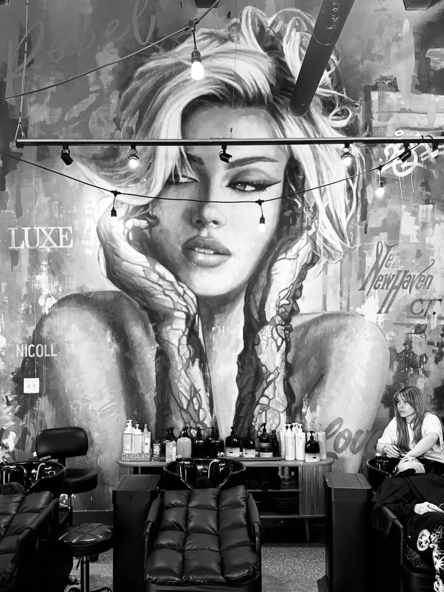 Lady, lady 🤍 It&rsquo;s a vibe. Mural by Ben Keller @benkellerct