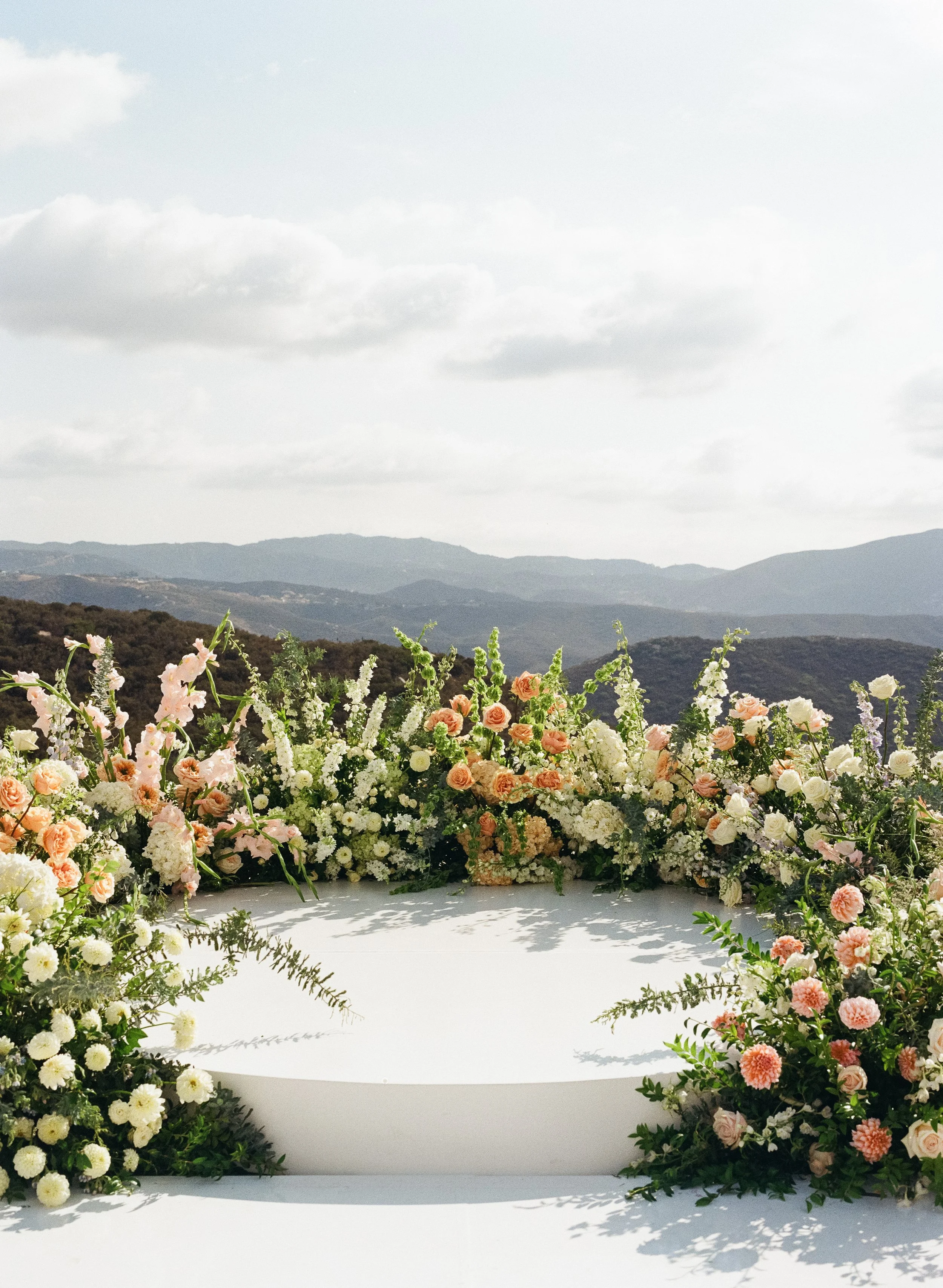 Things to look for when hiring your wedding photographer