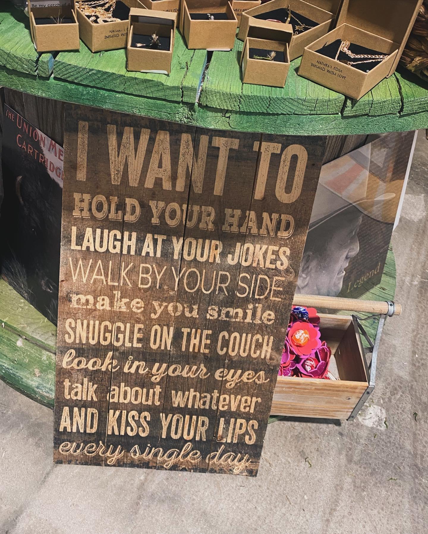 The sweetest valentine signs&hellip; jewelry&hellip;. And the cutest flower tootsie pops!  Come check out @paintedtreeboutiquesorem @paintedtreeboutiques  for all your unique and thoughtful gifts! #smallbusiness