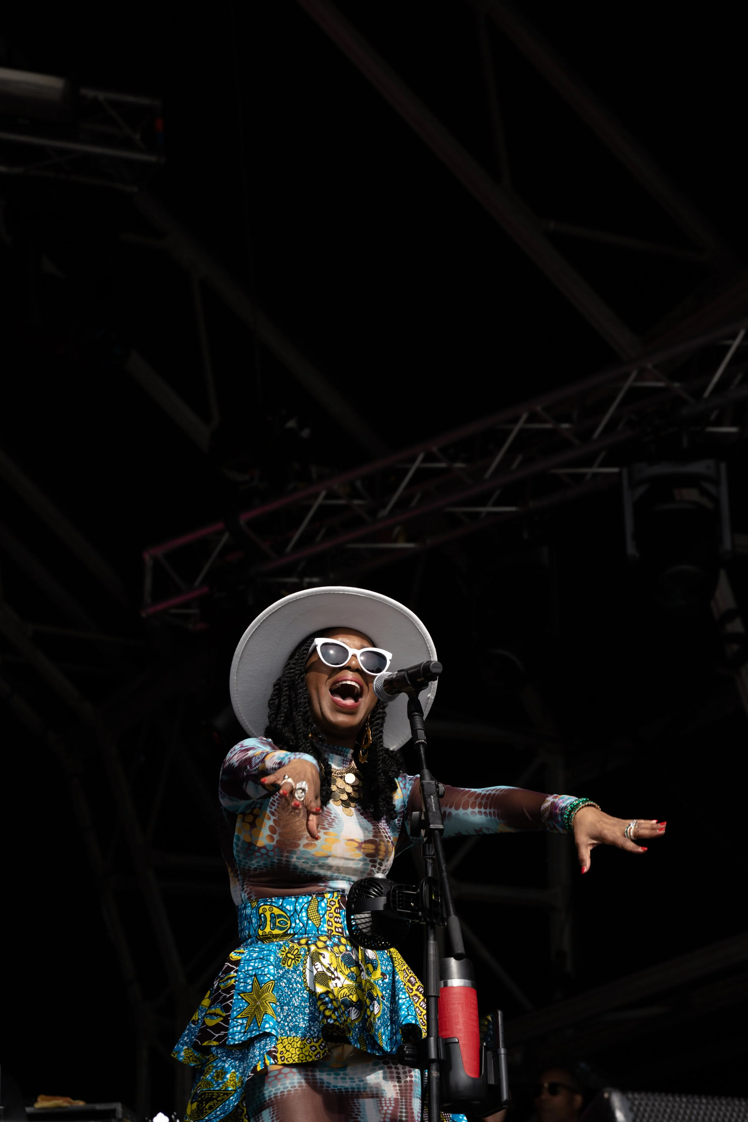 Loose Ends - Cross The Tracks - Jacqueline Edmont.jpg