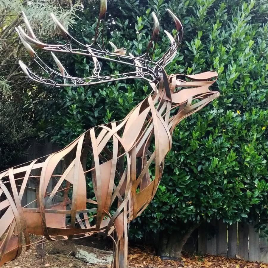 Got all arty with this one , we put this out to get photos and had a fan straight away 😆can you see him?
Made from corten weathering steel.

#metalsculpture#metalart#art#artofinstagram
#metalartwork#nzart#nzdeer#redstag#roaringstag
#stag#steelsculpt