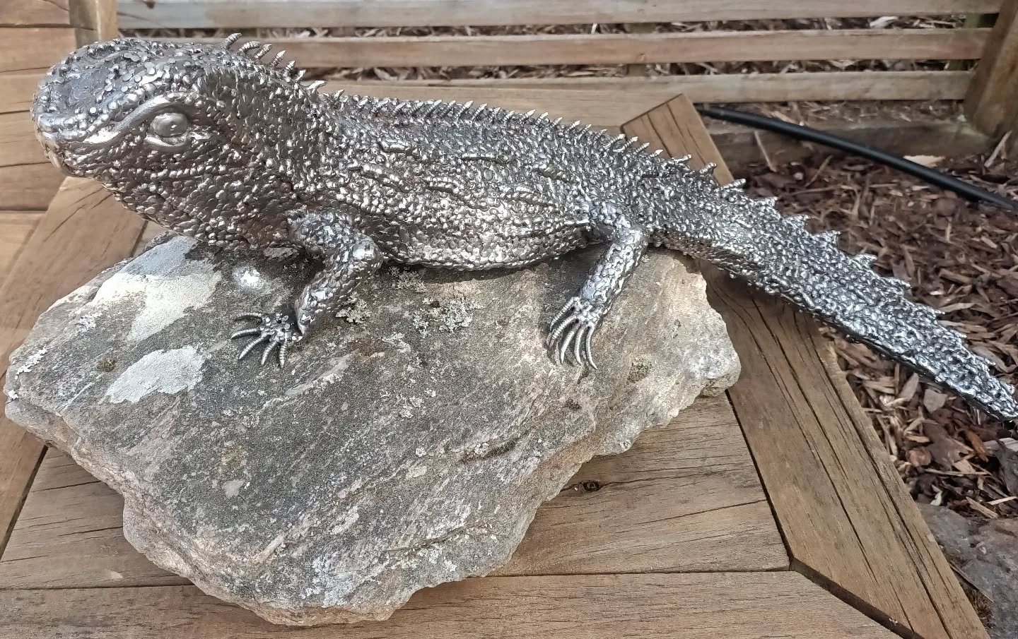 My latest sculpture, the Tuatara is one of my favourite NZ reptiles theses things are so cool! He's 500mm long probably more of an indoor piece I reckon 🦎
Made from steel rod , sheet metal, and a lot of welding! 

#steelsculpture #metalsculpture #me