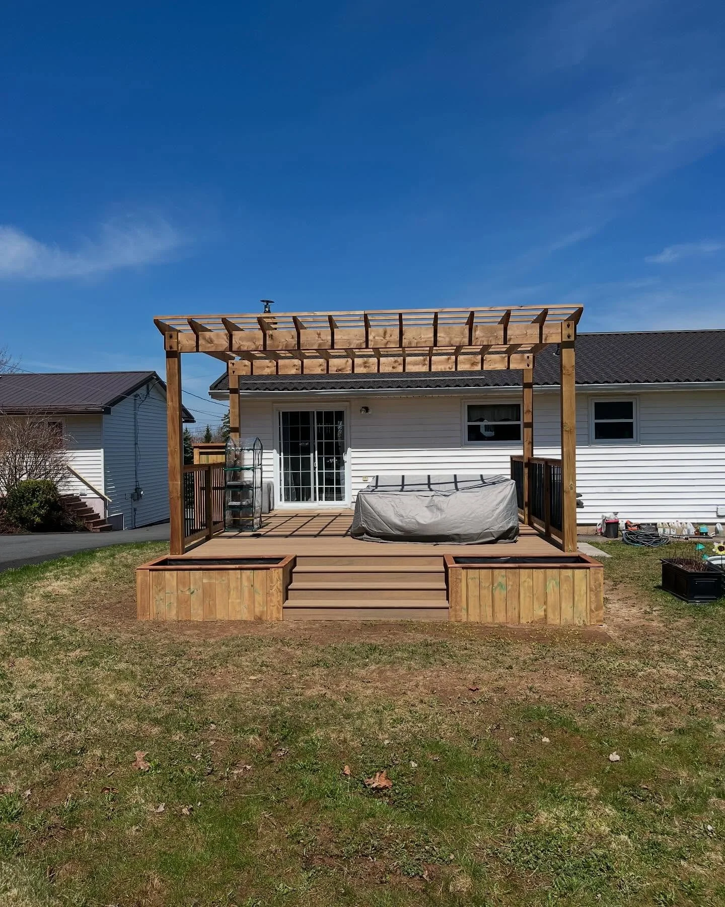 Brand new matching front porch and back deck for a new client! Featuring timber tech composite decking In coconut husk color.