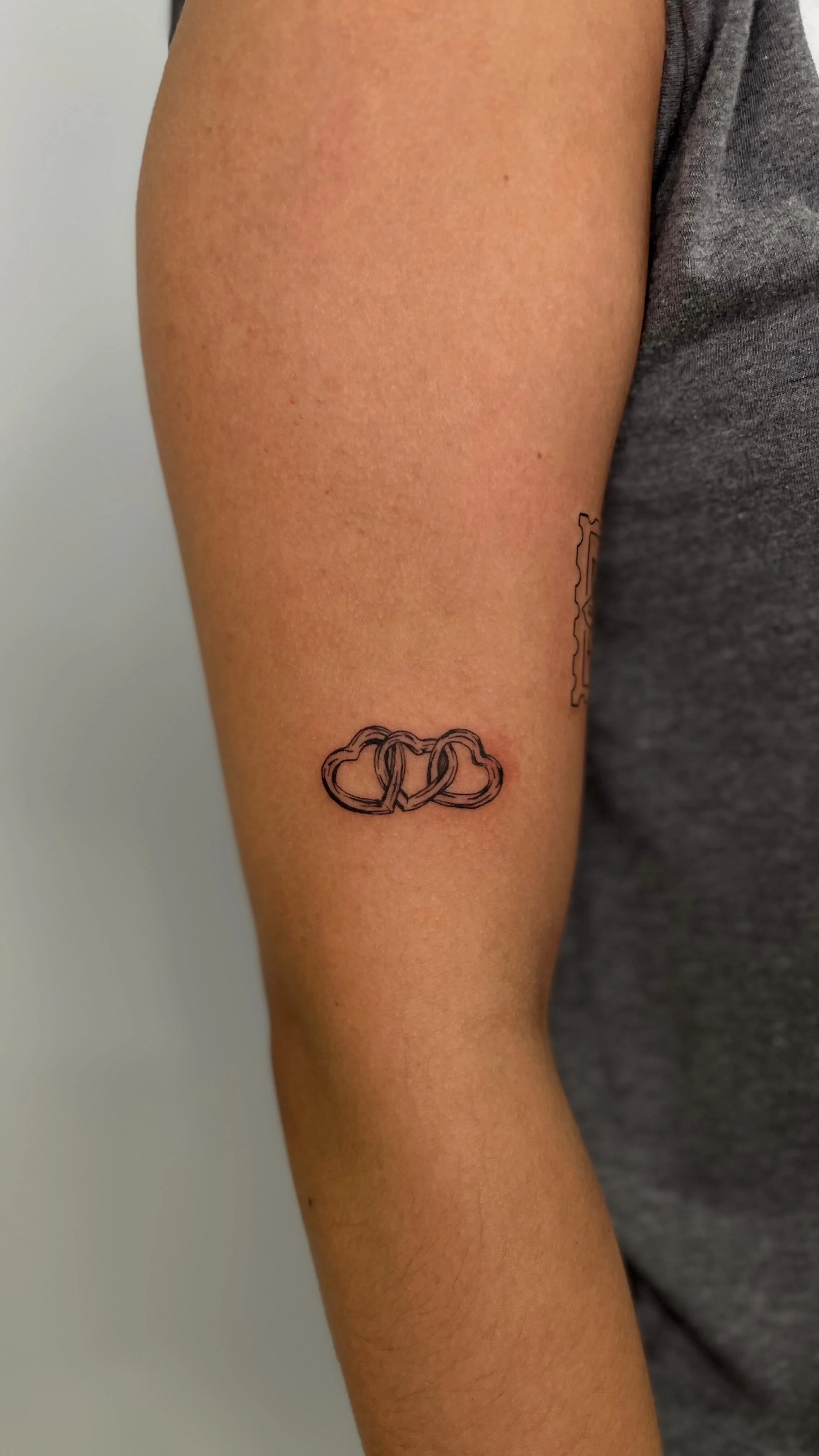 Cuz why only get 1 when you can get 2??!♥️🔗
.
.
.
.
(clover not by me)
#atlfinelinetattoos #fineline #finelinetattoo #finelinetattoos #finelinetattooartist #realismtattoo #minirealismtattoo #ittybittyinkk #atltattooartist #seventeen21