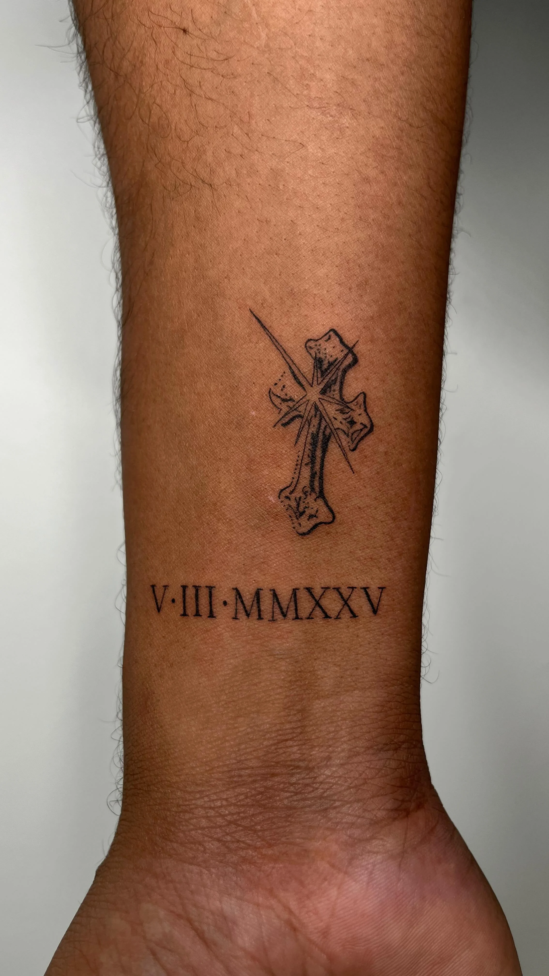 Yeah I tattoo guys too🔥
.
.
.
.
#atlfinelinetattoos #fineline #finelinetattoo #finelinetattoos #finelinetattooartist #realismtattoo #minirealismtattoo #ittybittyinkk #atltattooartist #seventeen21 #abstracttattoo