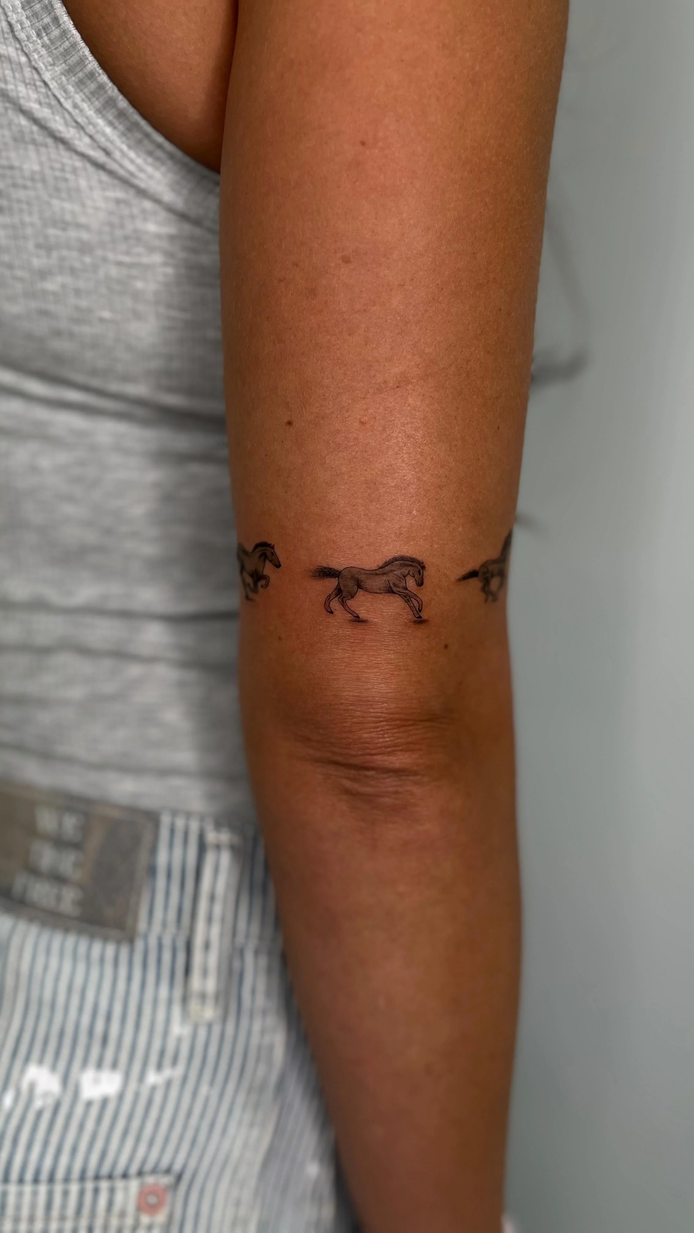 Wild Horses 🐎✨
.
.
.
.
love, Love, LOVE!💕
Thanks for comin in babes! @suitehivecollective 🫶🏽
#atlfinelinetattoos #finelinetattoo #finelinetattoos #finelinetattooartist #realismtattoo #minirealismtattoo #atltattooartist #seventeen21 #horselover