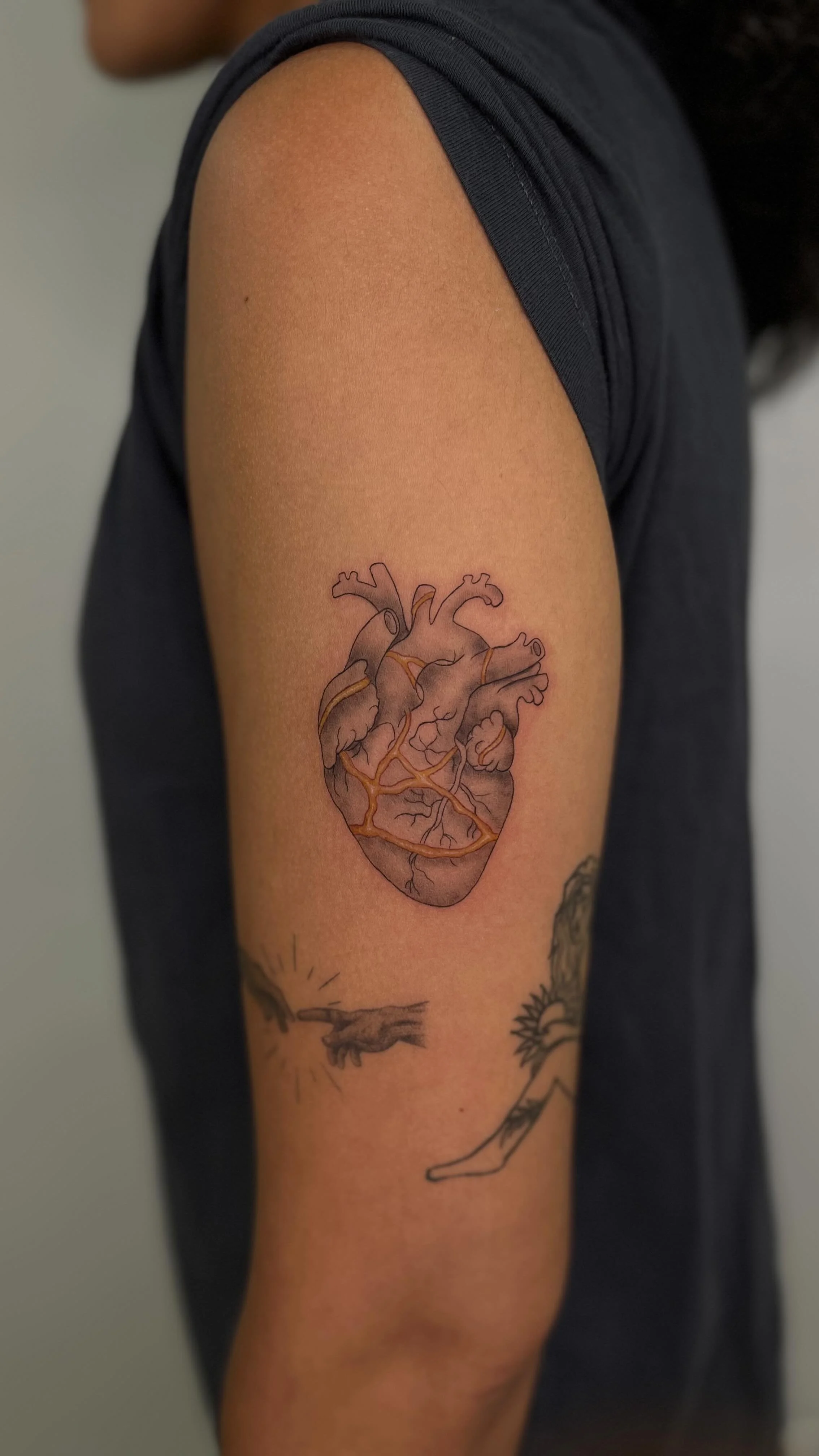 Kintsugi x Anatomical Heart 🫀💛
.
.
.
.
.
First time using a different color beyond the norm!…How do y’all think I did??! 👀
Also s/o to my client @cindy_p.heredia for challenging me!🤟🏽🤗
Full Disclaimer: I will not be doing this al