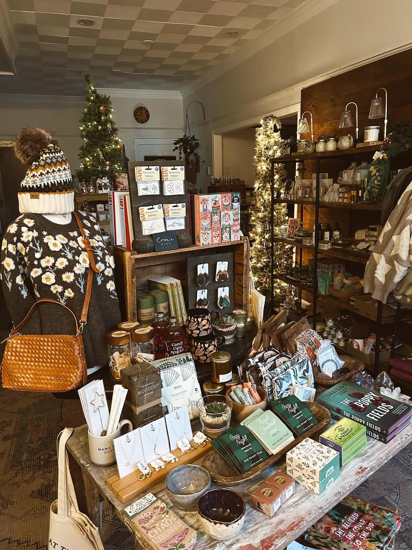 Join us this Thursday, Nov 13 for our holiday kick-off sip &amp; shop and the launch of our new B&amp;B Gift Registry! 

Together we are going to lift a glass to the season as we invite you to create your own personal registry to share with your peop