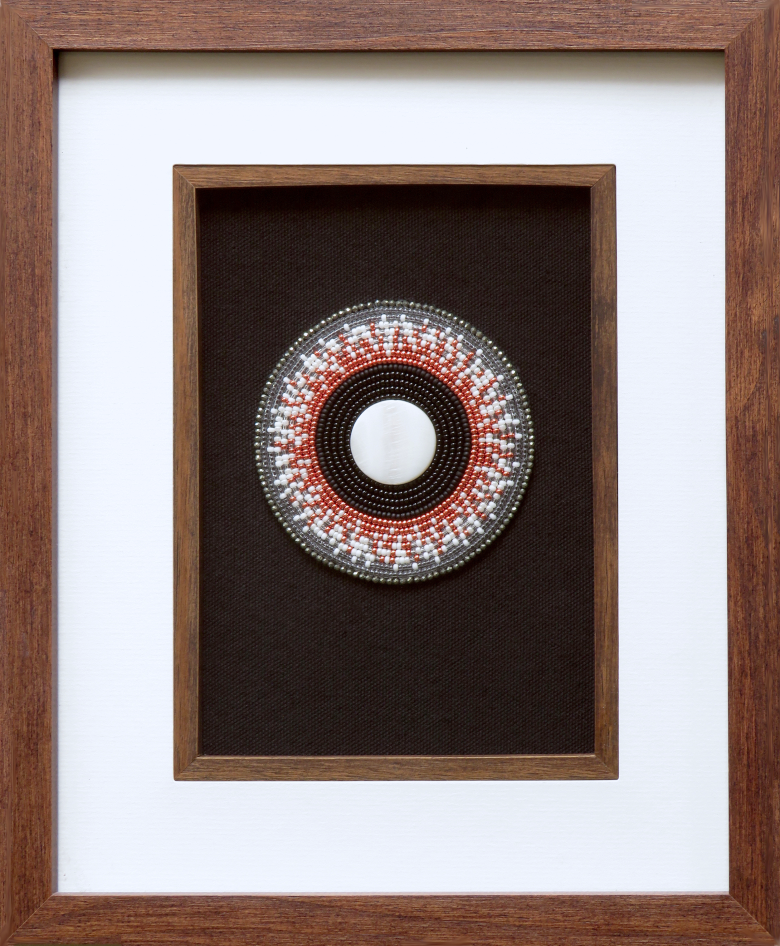 BLOOD MOON - no. 1, série "Lunes  
perles de rocaille Miyuki 11/0 - appliqué sur toile 
 montage sur panneau de masonite - 8" x 10  
 2022 - collection privée