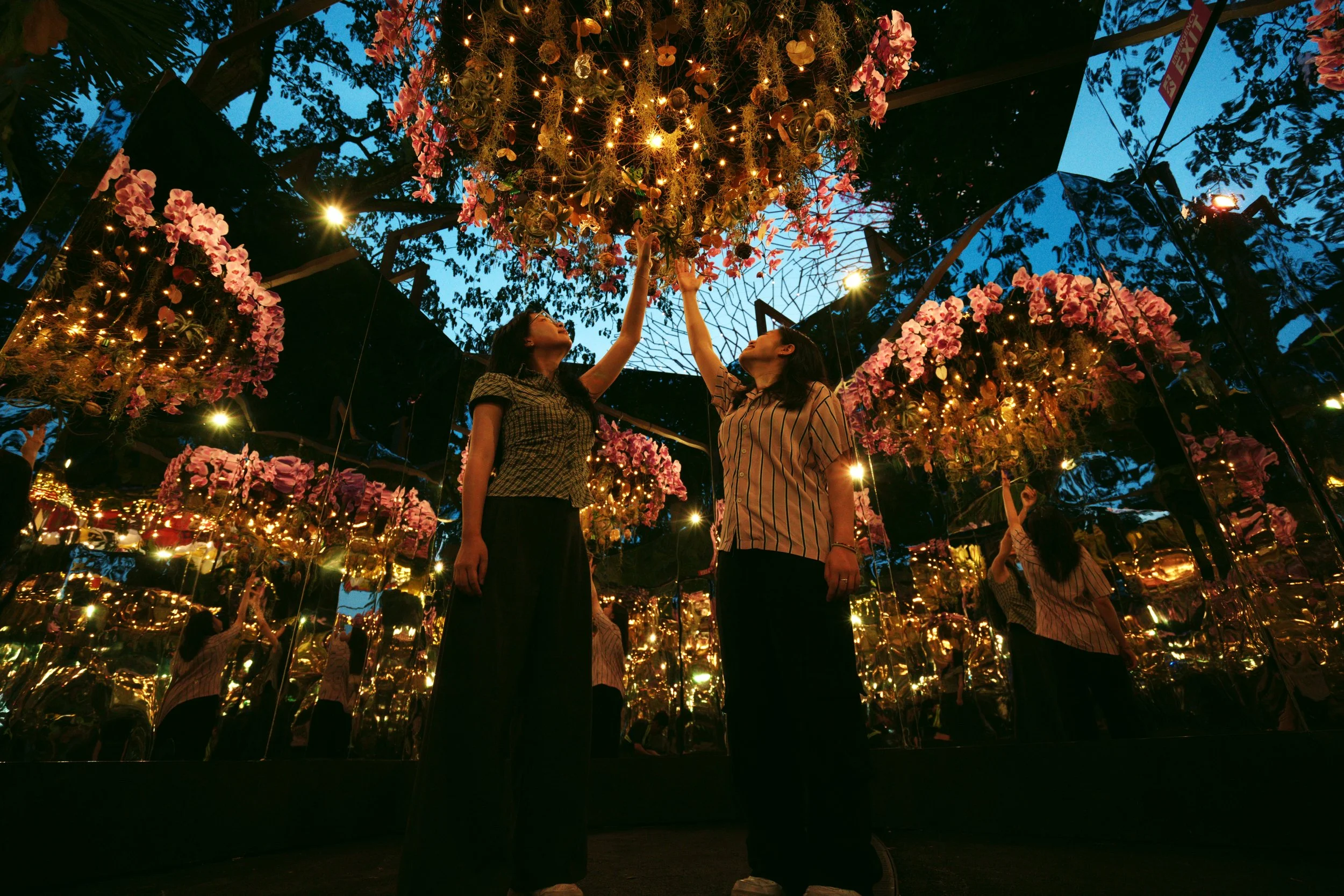 mirror maze night - 01.jpg