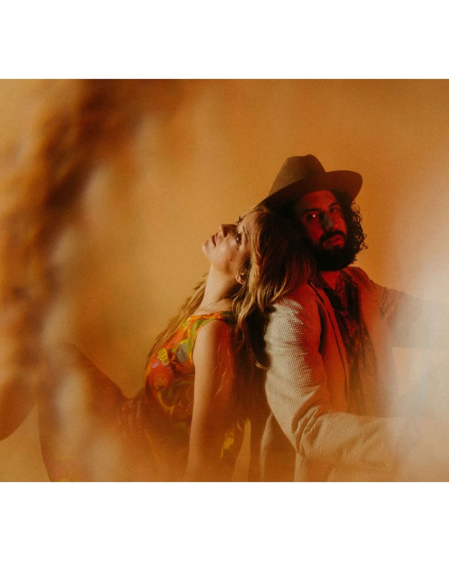 On a cool winter&rsquo;s day early last year we got together with @hellovictoriablack to shoot some new photos, and after bopping around to a few different outdoor spots we popped inside to take these warm and cozy portrait style shots.

Some lightin