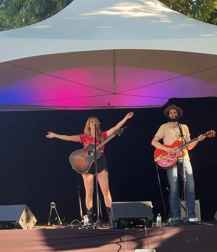 A lovely few weeks of island hoppin 🌴☀️

1- singalong @39daysofjuly 
2,3 - coupla guys at the pub 
4- flower children @paranormallory and @hansen_brett 
5- never not birdin&rsquo; 
6- go fig or go home 
7- 🤘🤘
8- the chefs 
9- the salad 
10- 🌈 

#