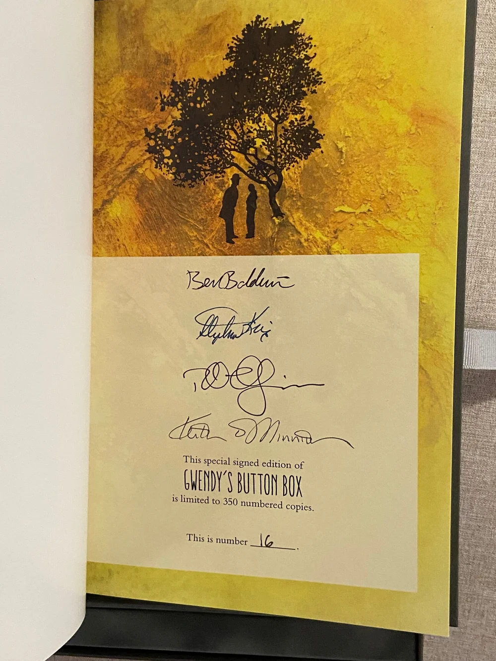 スティンキー様　オーダーページ Stephen King, “Gwendy's Button Box,” DELUXE SIGNED #16/350 — pink