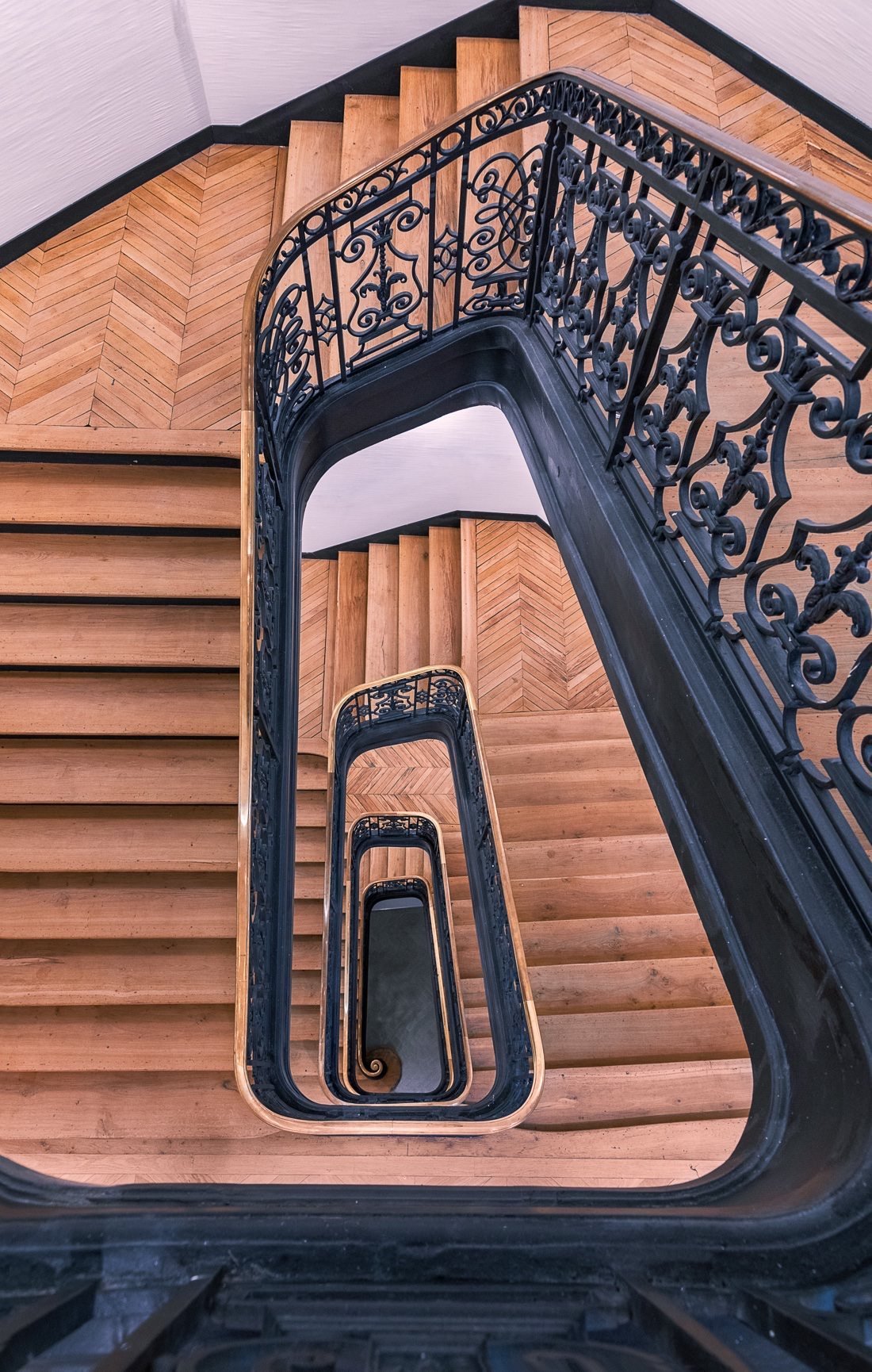 Paris-staircase-10.jpg