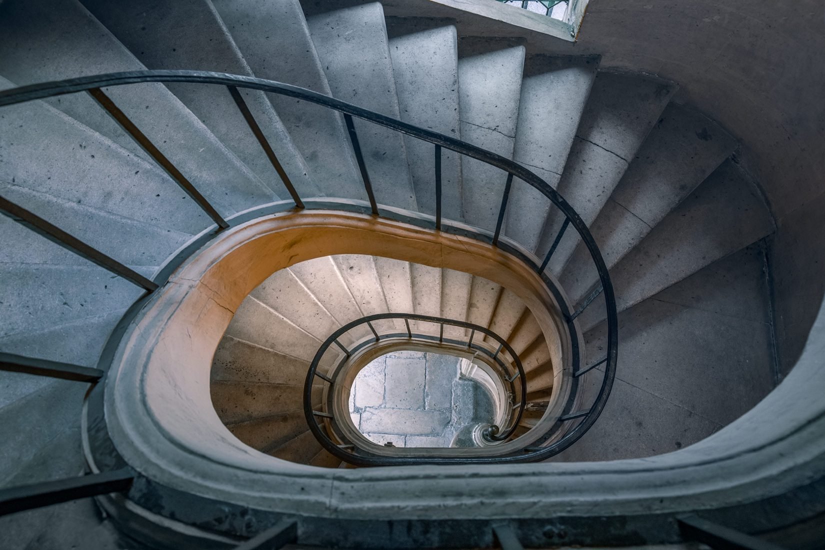 Paris-staircase-12.jpg