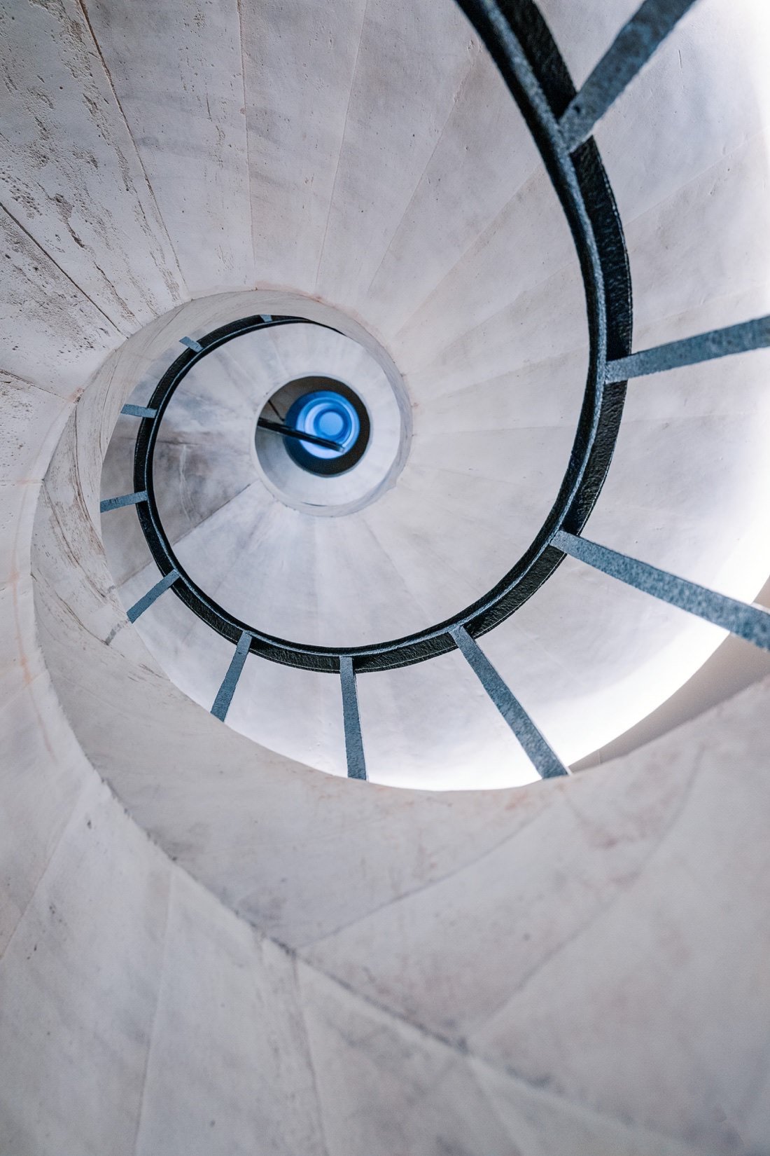 Paris-staircase-20.jpg