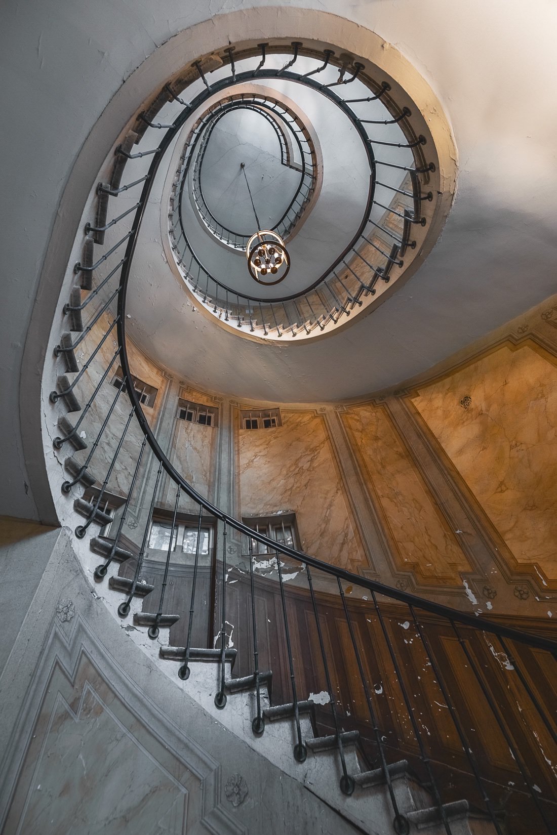 Paris-staircase-02.jpg
