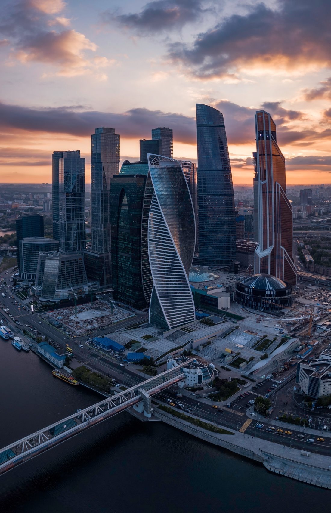 Moscow City vertical pano 2018 copy.jpg